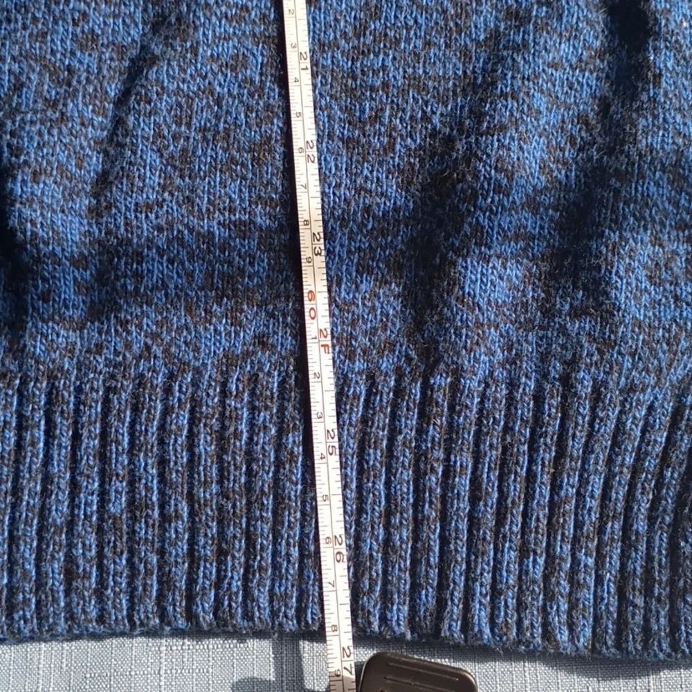 American Eagle Outfitters Men's Heathered Blue Crewneck Sweater